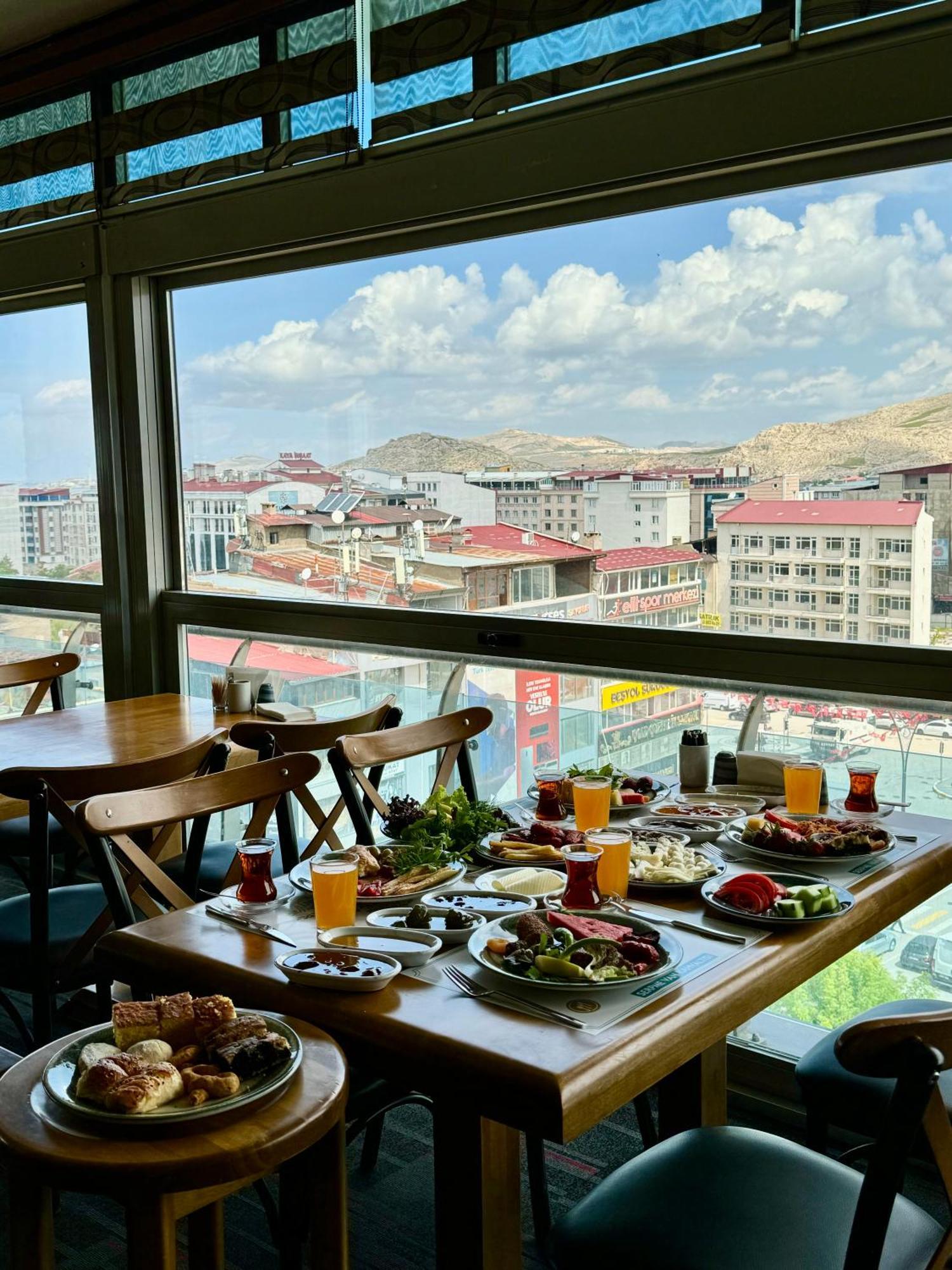 Grand Hotel فان المظهر الخارجي الصورة